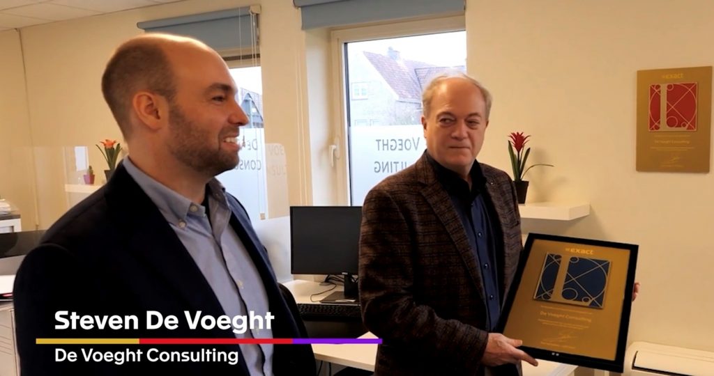 De Voeght Consulting neemt Gouden Luca van Exact Online in ontvangst