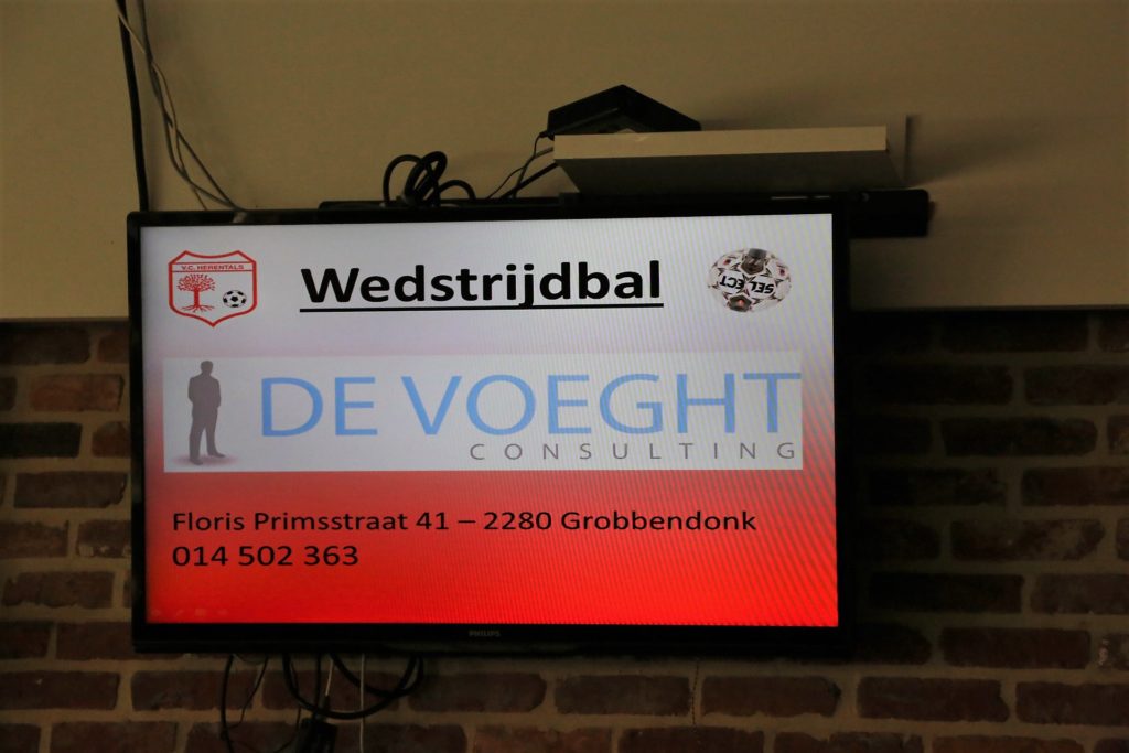 De Voeght Consulting schenkt matchbal: VC Herentals - Branddonk